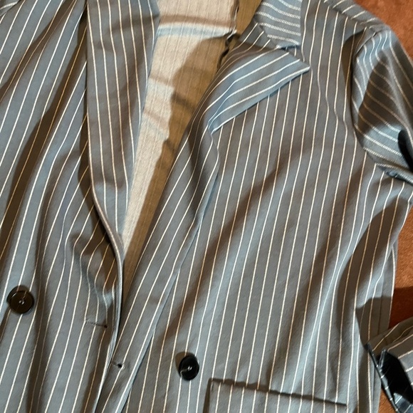 ASOS new with tags blazer 
size 6
No flaws - Picture 4 of 7